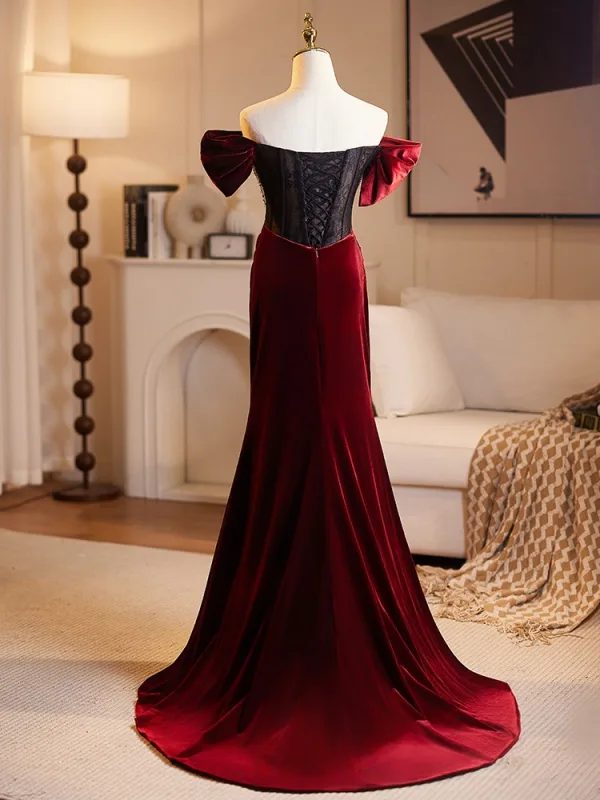 Elegant Burgundy Rhinestone Velvet Prom Dresses 2025 Trumpet / Mermaid Off-The-Shoulder Short Sleeve Backless Sweep Train Prom Formal Dresses