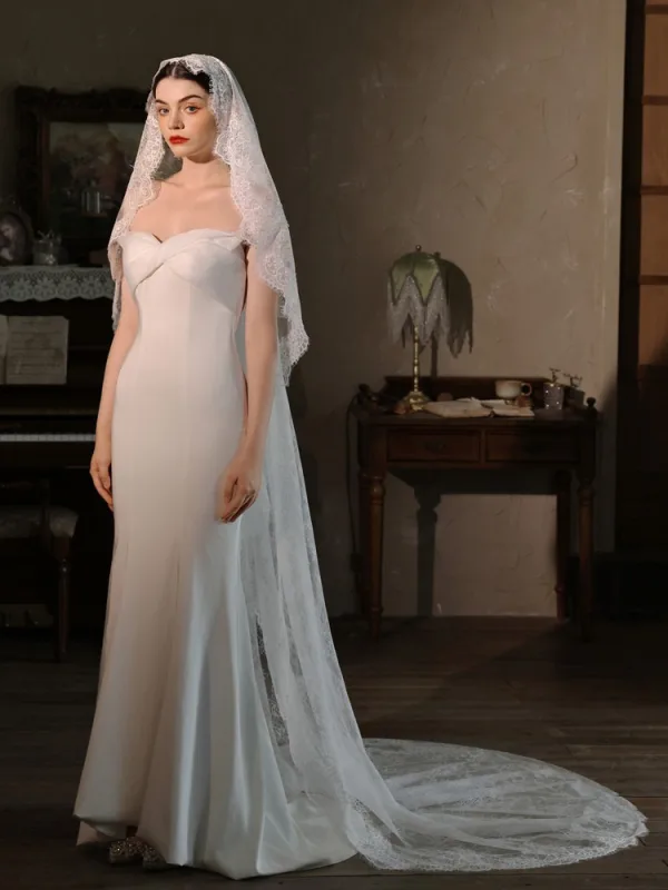 Vintage / Retro White Lace Flower Sweep Train 2.5 m Wedding Veils 2026 Tulle