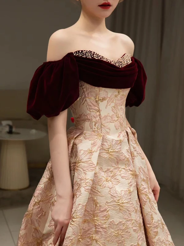 Elegant Burgundy Printing Pearl Prom Dresses 2023 A-Line / Princess Off-The-Shoulder Short Sleeve Backless Floor-Length / Long Prom Formal Dresses