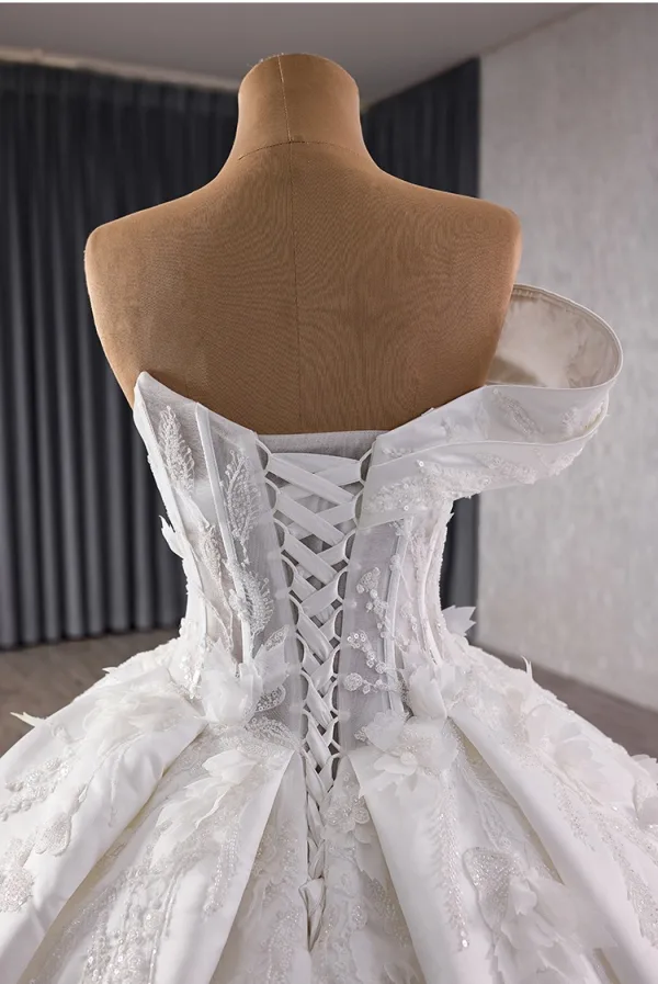 High End Weiß Handgefertigt Perlenstickerei Pailletten Applikationen Brautkleider / Hochzeitskleider 2025 Ballkleid One-Shoulder Ärmellos Rückenfreies Hof-Schleppe