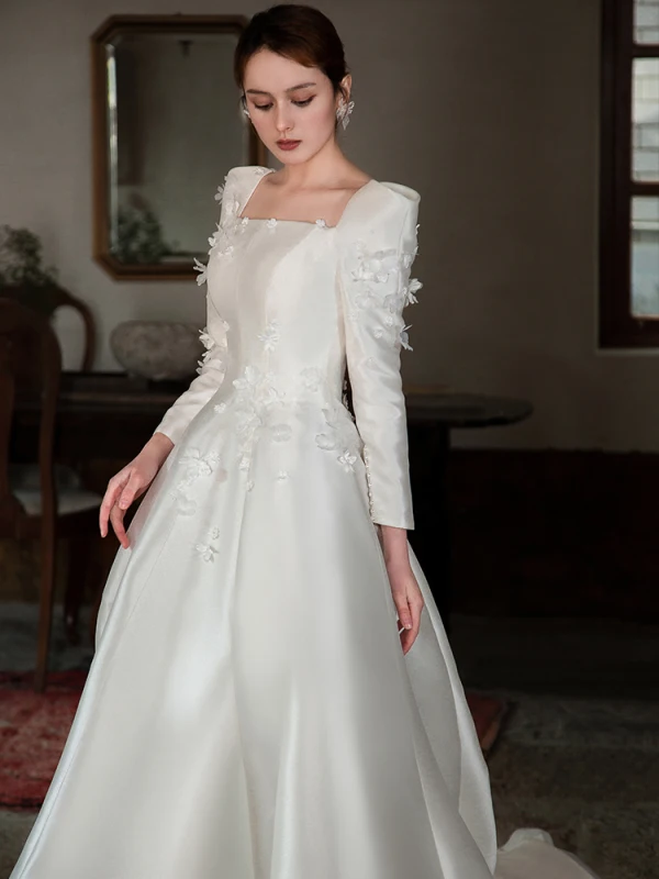 High-end Ivory Satin Appliques Winter Wedding Dresses 2023 Square Neckline A-Line / Princess Long Sleeve Backless Court Train Wedding