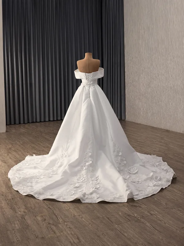 High End Elegante Weiß Handgefertigt Perlenstickerei Applikationen Pailletten Satin Brautkleider / Hochzeitskleider 2025 Ballkleid Off Shoulder Ärmellos Rückenfreies Kapelle-Schleppe
