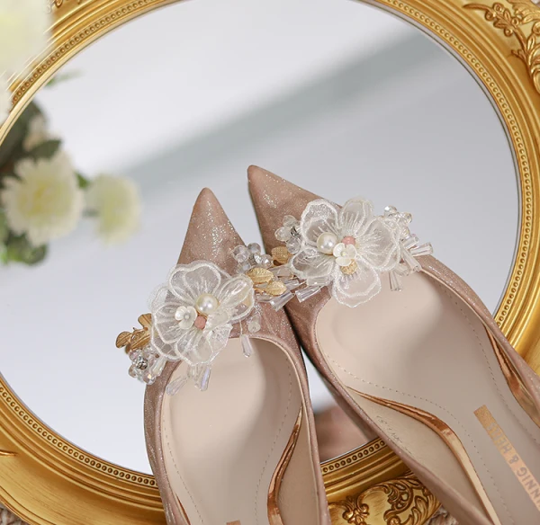 Charming Champagne Beading Lace Flower Pearl Sequins Leather Wedding Shoes 2023 8 cm Stiletto Heels Pointed Toe Wedding Pumps High Heels