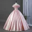 Charmant Rougissant Rose Satin Robe De Bal 2026 Robe Boule Volants De l'épaule Manches Courtes Dos Nu