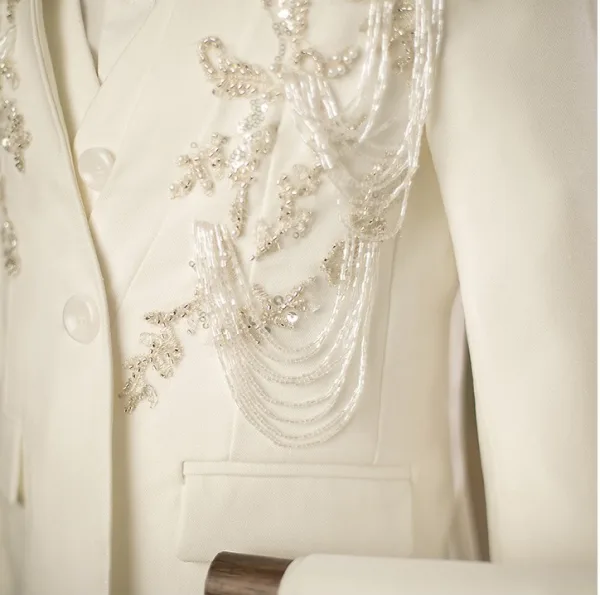 Weiß Handgefertigt Perlenstickerei Satin Lange Ärmel 5 Stück Anzüge Jungs 2025 Hochzeit Mantel Hose Hemd Krawatte Weste