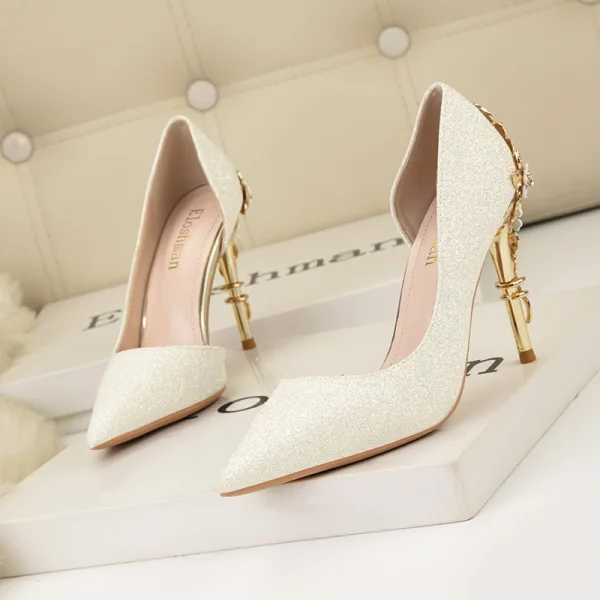 Charming White Metal Flower Glitter Wedding Shoes 2024 10 cm Stiletto Heels Pointed Toe Wedding High Heels PU