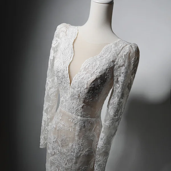 Haut de Gamme Ivoire Fait main Brodé Perle Paillettes En Dentelle Fleur Robe De Mariée 2024 Trompette / Sirène Col v profond Manches Longues Train De Balayage