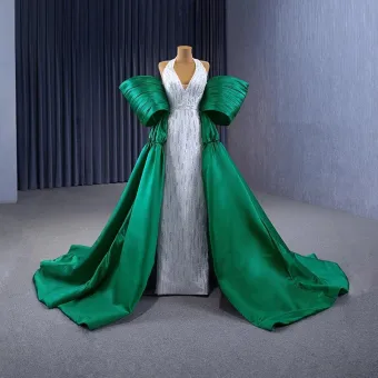 High End Vintage Retro Dark Green Prom Dresses 2023 A Line Princess Halter Sleeveless Backless Court Train Prom Formal Dresses