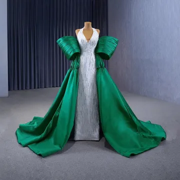 High End Vintage Dunkelgrün Ballkleider 2023 A Linie Neckholder Ärmellos Rückenfreies Hof Schleppe Ball Festliche Kleider