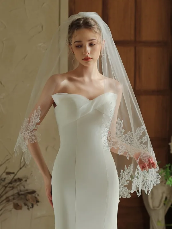 Vintage / Retro White Lace Flower Wedding Veils 2025 1 m Tulle