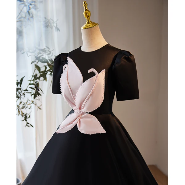 Élégant Noire Perle Robe De Bal 2023 Robe Boule Satin Encolure Dégagée Manches Courtes Dos Nu Longue Promo Robe De Ceremonie