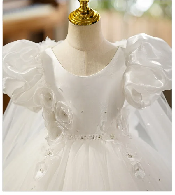 Ätherisch Weiß Perle Applikationen Sweep / Pinsel Zug Blumenmädchenkleider 2026 Ballkleid Rundhalsausschnitt Kurze Ärmel