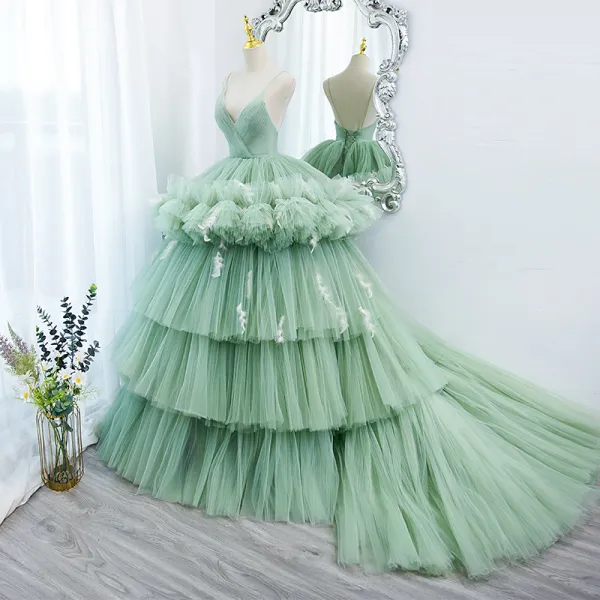Encantador Verde Salvia Volantes En Cascada Vestidos de gala 2022 Ball Gown Spaghetti Straps Sin Mangas Sin Espalda Colas De La Corte Vestidos Formales