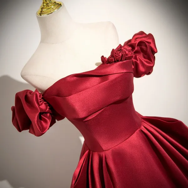 Vintage / Retro Red Satin Prom Dresses 2025 Ball Gown Off-The-Shoulder Short Sleeve Backless Floor-Length / Long Prom Formal Dresses