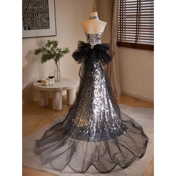 Charmant Scintillantes Argenté Paillettes Robe De Soirée 2024 Trompette / Sirène Bustier Sans Manches Dos Nu Noeud Train De Balayage Soirée Robe De Ceremonie