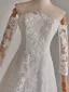 Schlicht Weiß Pailletten Spitze Blumen Brautkleider / Hochzeitskleider 2025 A Linie Off Shoulder Lange Ärmel Rückenfreies Sweep / Pinsel Zug Hochzeit