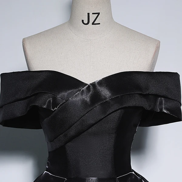 Elegante Schwarz Satin Ballkleider 2023 Ballkleid Off Shoulder Kurze Ärmel Rückenfreies Lange Festliche Kleider