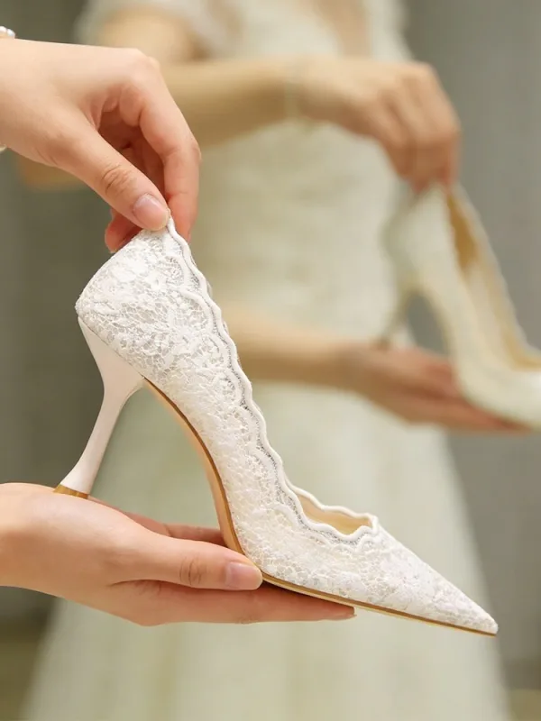 Elegante Weiß Spitze Blumen Leder Brautschuhe 2026 6 cm Stilettos Spitzschuh Hochzeit Pumps