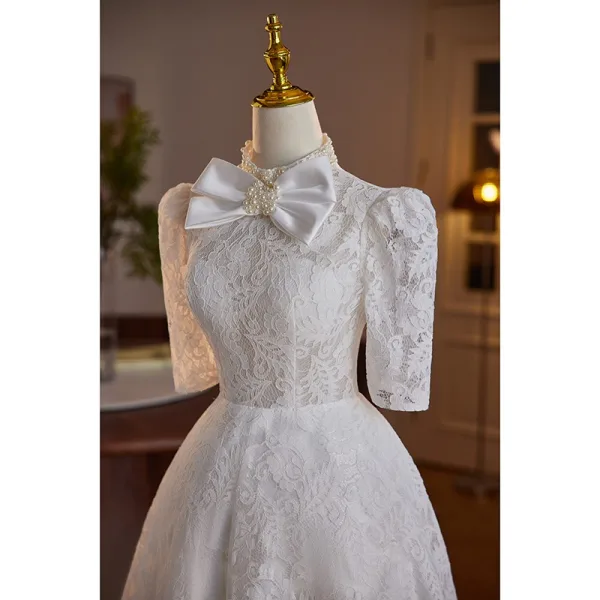 Élégant Blanche De Fiançailles En Dentelle Fleur Robe De Mariée 2024 Robe Boule Col Haut Perle Noeud 1/2 Manches Dos Nu Thé Longueur Mariage
