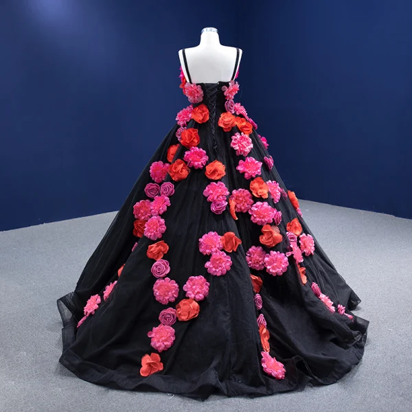 Fantaisie Appliques Noire Robe De Bal 2022 Robe Boule Bretelles Spaghetti Sans Manches Dos Nu Train De Balayage Robe De Ceremonie