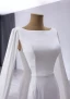 High End Weiß Pailletten Satin Fallende Rüsche Brautkleider / Hochzeitskleider 2024 Meerjungfrau Rundhalsausschnitt Ärmellos Rückenfreies Hof-Schleppe Hochzeit