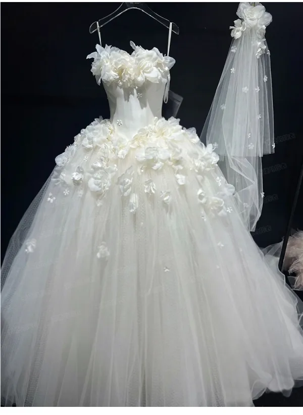 Elegant White Appliques Wedding Dresses 2025 Ball Gown Strapless Sleeveless Backless Court Train Wedding