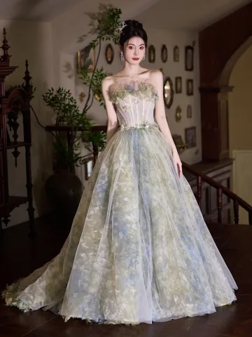 Blomsterfe Salvie Grønn Appliques Ballkjoler 2025 Prinsesse Strapless Uten Ermer Ryggløse Feie Tog Ball Formelle Kjoler