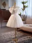 Chic / Belle Blanche Paillettes Appliques Robe De Mariée Courte 2024 Robe Boule De l'épaule Manches Courtes Dos Nu Tulle Mariage