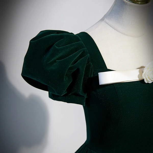 Élégant Vert Foncé Robe De Bal 2023 Princesse Encolure Carrée Gonflée Manches Courtes Dos Nu Train De Balayage Promo Robe De Ceremonie