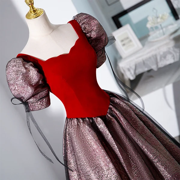 Elegante Rot Ballkleider 2023 Ballkleid Eckiger Ausschnitt Geschwollenes Kurze Ärmel Schleife Rückenfreies Sweep / Pinsel Zug Ball Festliche Kleider