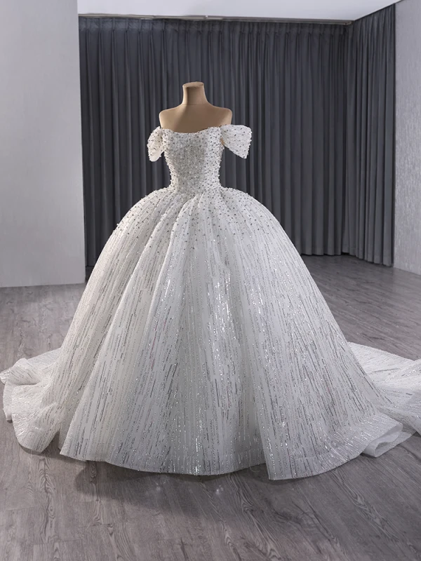 Luxus / Herrlich Weiß Handgefertigt Perlenstickerei Perle Pailletten Brautkleider / Hochzeitskleider 2024 Ballkleid Off Shoulder Kurze Ärmel Rückenfreies Kapelle-Schleppe Hochzeit