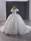 Luxus / Herrlich Weiß Handgefertigt Perlenstickerei Perle Pailletten Brautkleider / Hochzeitskleider 2024 Ballkleid Off Shoulder Kurze Ärmel Rückenfreies Kapelle-Schleppe Hochzeit