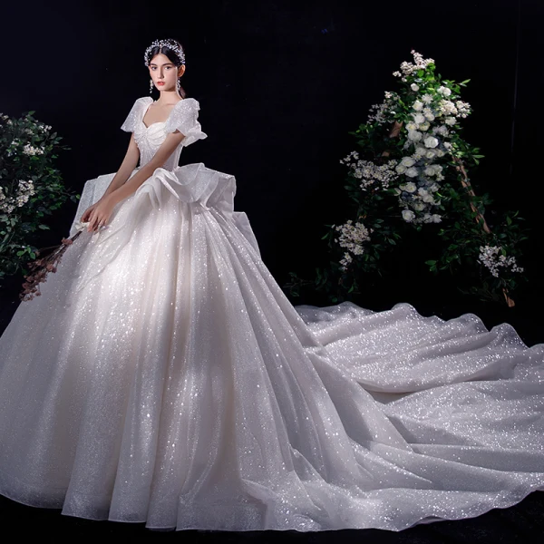 Luxus / Herrlich Ivory / Creme Perlenstickerei Perle Pailletten Brautkleider / Hochzeitskleider 2022 Ballkleid Eckiger Ausschnitt Geschwollenes Kurze Ärmel Rückenfreies Schleife Königliche Schleppe Hochzeit