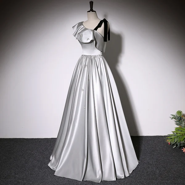 Mode Noire Satin Robe De Bal 2022 Princesse V-Cou Sans Manches Dos Nu Longue Robe De Ceremonie