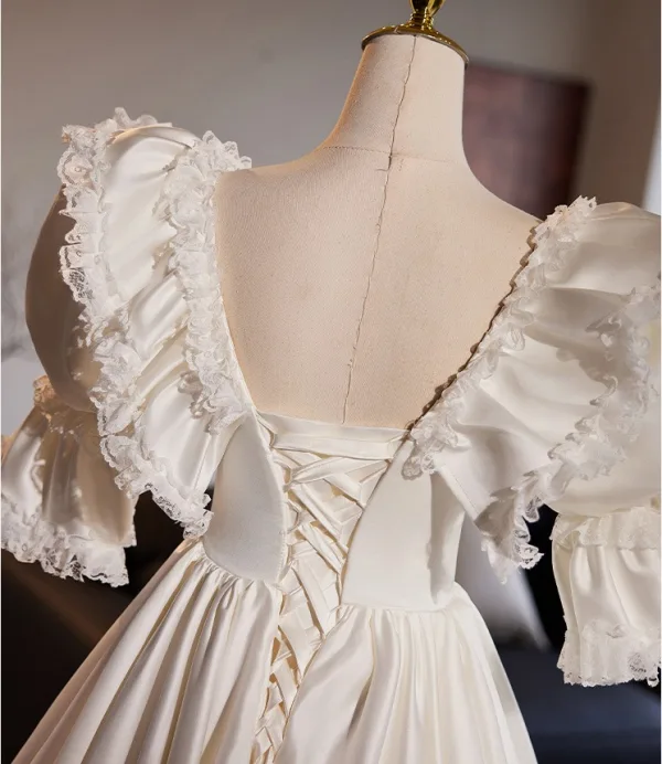 Medieval Vintage / Retro White Satin Lace Flower Wedding Dresses 2024 Ball Gown Scoop Neck Puffy Short Sleeve Backless Floor-Length / Long Wedding