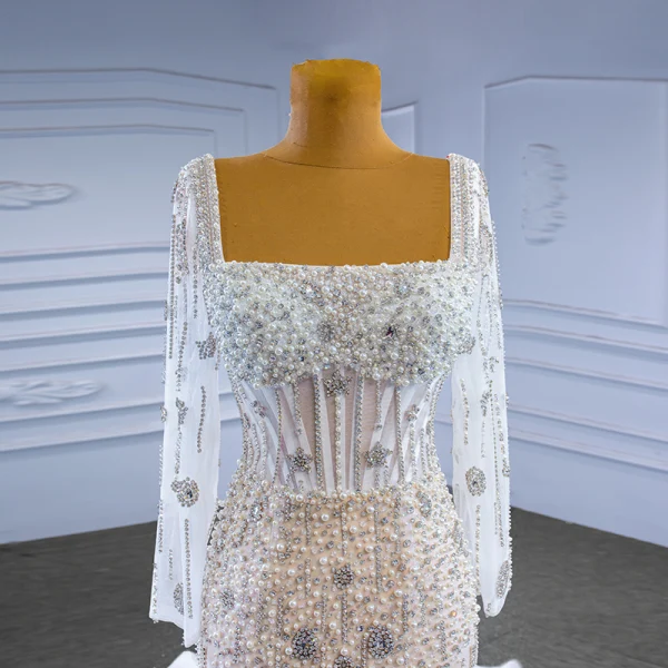 Luxe Blanche Fait main Perlage Perle Faux Diamant Robe De Mariée 2023 Trompette / Sirène Encolure Carrée Manches Longues Dos Nu Chapel Train Mariage