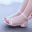 Sexy Blanche Faux Diamant Chaussure De Mariée 2023 Bride Cheville Talon Bas Peep Toes / Bout Ouvert Mariage Sandales Talons Hauts
