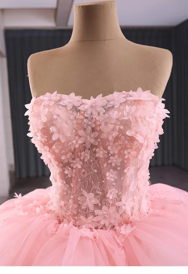 High-end Herlig Rødmende Rosa Gripende Ruffles Perle Appliques Brudekjoler 2024 Ballkjole Kjæreste Uten Ermer Ryggløse Domstol Tog Ball