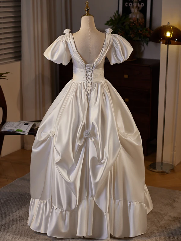 Vintage / Retro Ivory Appliques Satin Wedding Dresses 2024 Ball Gown V-Neck Puffy Short Sleeve Backless Floor-Length / Long Wedding