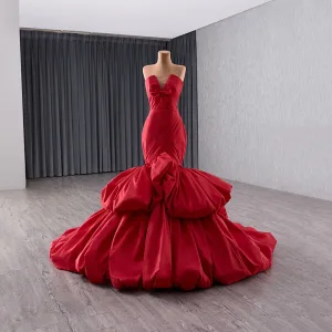 High End Rød Gripende Ruffles Ballkjoler 2025 Trompet Havfrue Strapless Sløyfe Uten Ermer Ryggløse Feie Tog Ball Formelle Kjoler