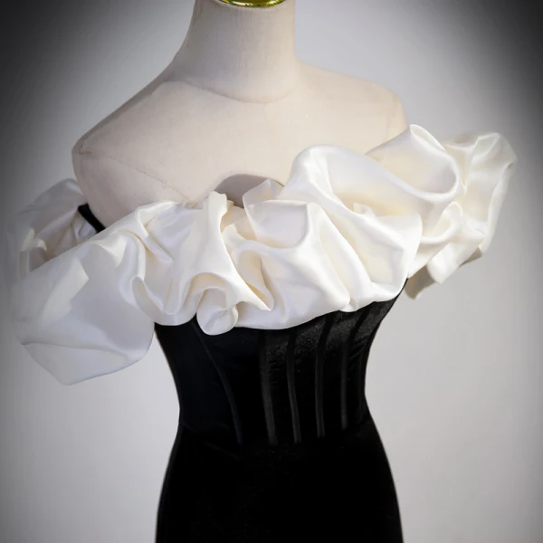 Sexy Schwarz Abendkleider 2023 Meerjungfrau Rüschen Off Shoulder Ärmellos Rückenfreies Sweep / Pinsel Zug Abend Festliche Kleider