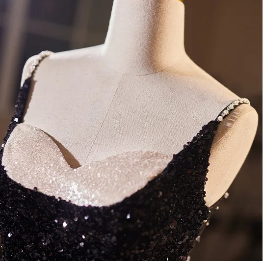 Sexy Noire Paillettes Robe De Soirée 2024 Trompette / Sirène Bretelles Spaghetti Sans Manches Dos Nu Train De Balayage Soirée Robe De Ceremonie