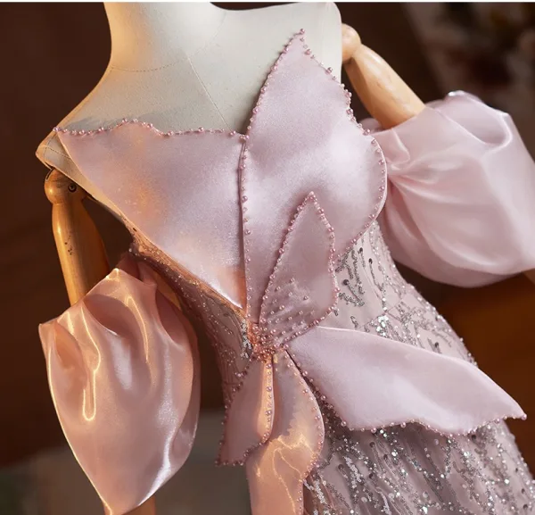Charmant Rosa Perlenstickerei Pailletten Abendkleider 2025 Meerjungfrau Bandeau Geschwollenes Kurze Ärmel Rückenfreies Sweep / Pinsel Zug Abend Festliche Kleider