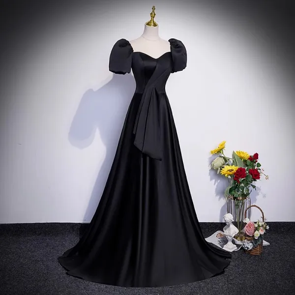 Simple Noire Satin Robe De Bal 2023 Princesse Encolure Carrée Gonflée Manches Courtes Dos Nu Train De Balayage Promo Robe De Ceremonie
