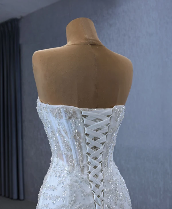 Glitzernden High End Weiß Handgefertigt Perlenstickerei Pailletten Brautkleider / Hochzeitskleider 2024 Meerjungfrau Off Shoulder 3/4 Ärmel Rückenfreies Hof-Schleppe Hochzeit