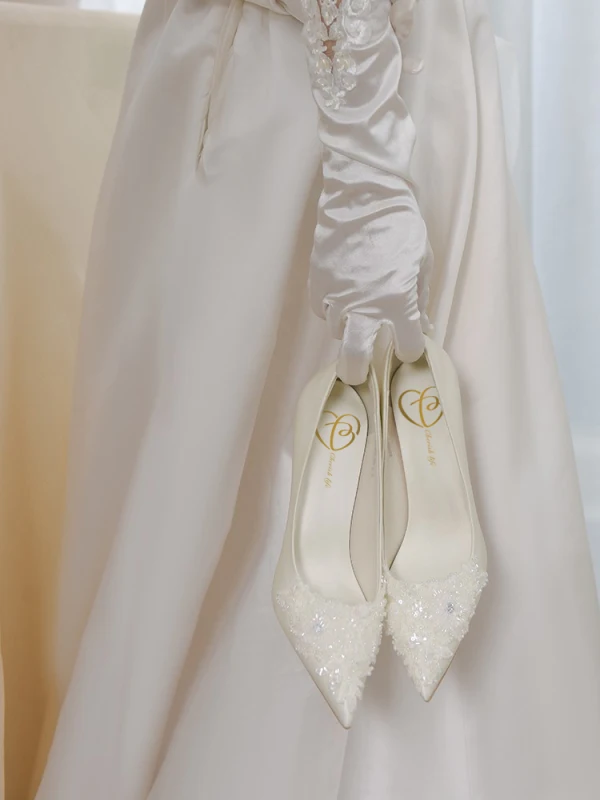 Charmant Blanche Perlage Satin Chaussure De Mariée 2024 8 cm Talons Aiguilles À Bout Pointu Mariage Escarpins Talons Hauts