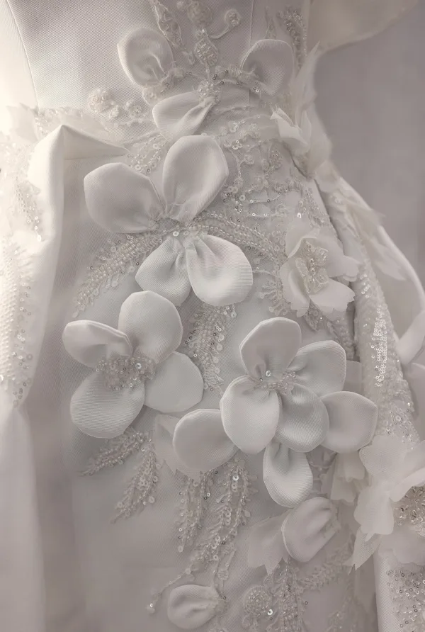High End Elegante Weiß Handgefertigt Perlenstickerei Applikationen Pailletten Satin Brautkleider / Hochzeitskleider 2025 Ballkleid Off Shoulder Ärmellos Rückenfreies Kapelle-Schleppe