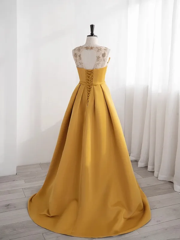 Schöne Gelb Satin Perlenstickerei Gespaltete Front Abendkleider 2023 A Linie Rundhalsausschnitt Ärmellos Rückenfreies Sweep / Pinsel Zug Abend Festliche Kleider