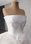High-end Luxury / Gorgeous White Beading Pearl Rhinestone Ruffle Flower Wedding Dresses 2025 Ball Gown Strapless Sleeveless Backless Chapel Train