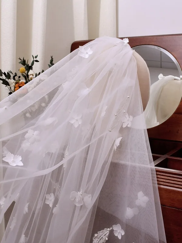 Chic / Beautiful White Handmade  Lace Flower Sweep Train 3 m Wedding Veils 2025